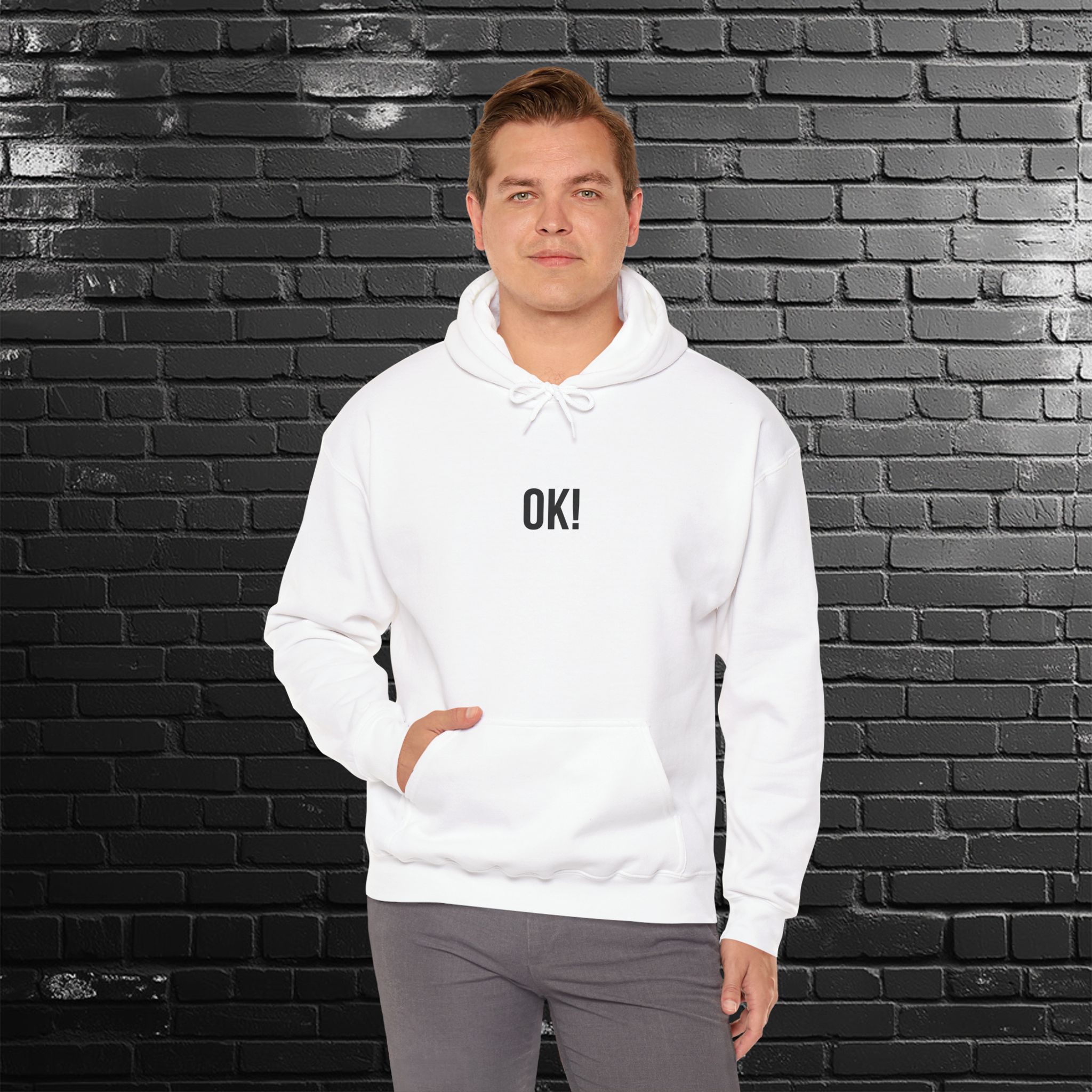 Unisex Hoodie mit Schriftzug "Ok!" - Gildan 18500 – Bild 2