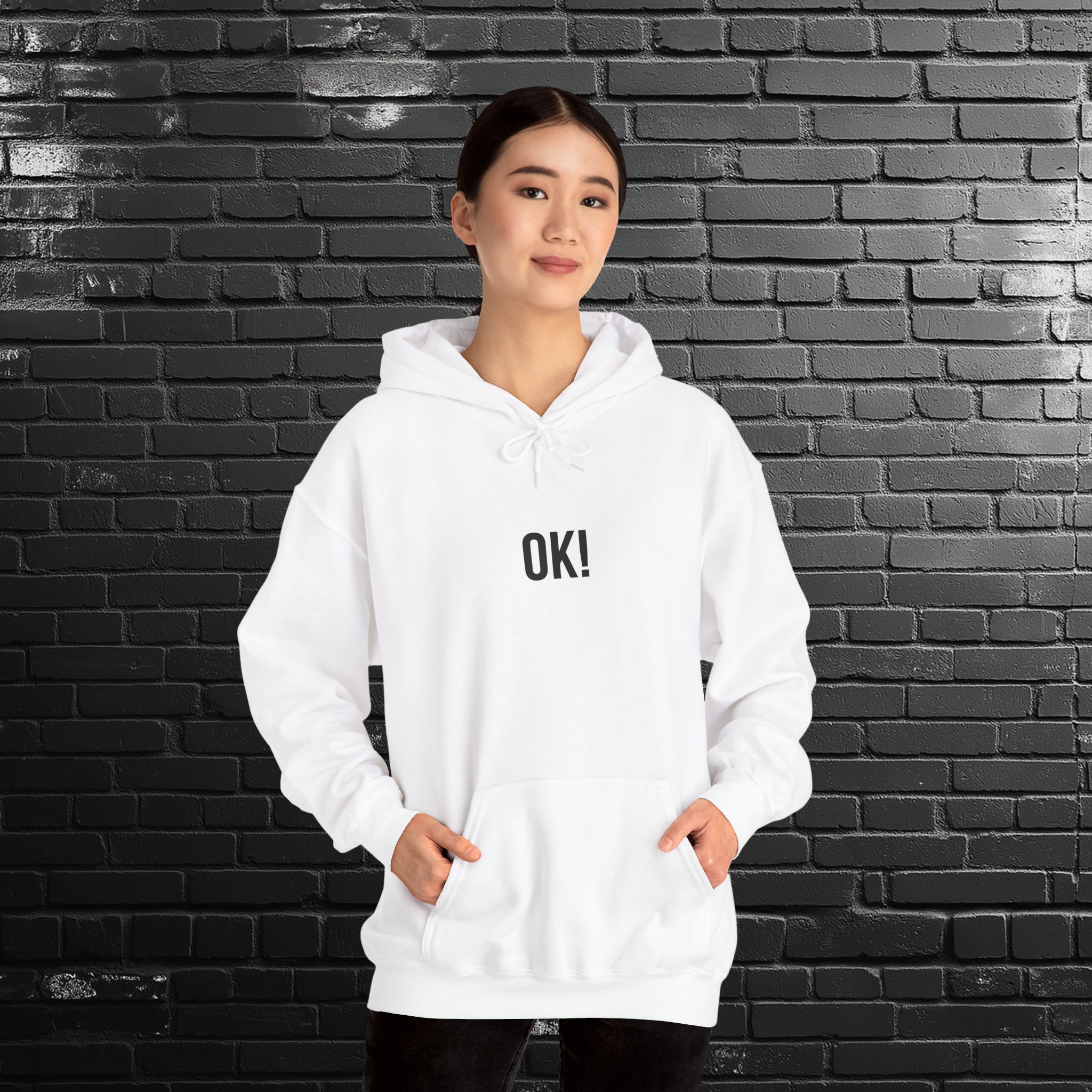 Unisex Hoodie mit Schriftzug "Ok!" - Gildan 18500